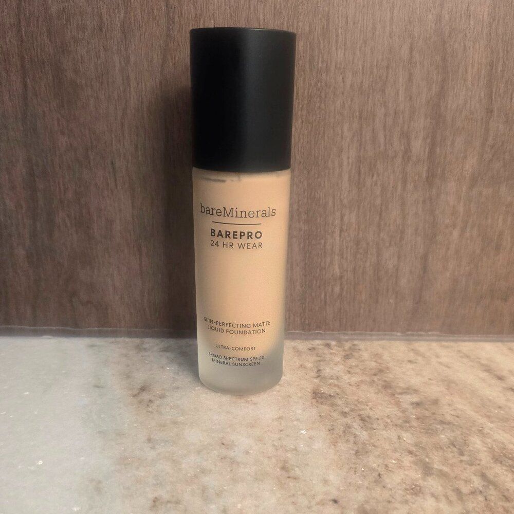 bareMinerals BAREPRO 24hr Wear